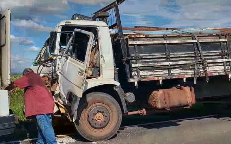Grave Acidente na PR-317 Deixa Motorista Ferido